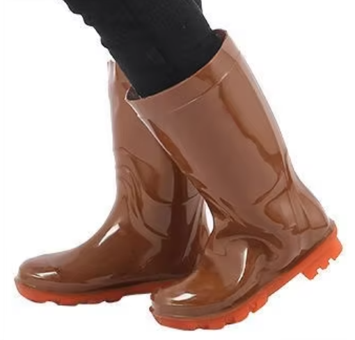 94864b81-d51a-4dbf-be62-efed053f0847_schimmernd-braune-wasserdichte-atmungsaktive-PVC-Gartenstiefel-mit-schwerer-orangefarbener-Sohle.png
